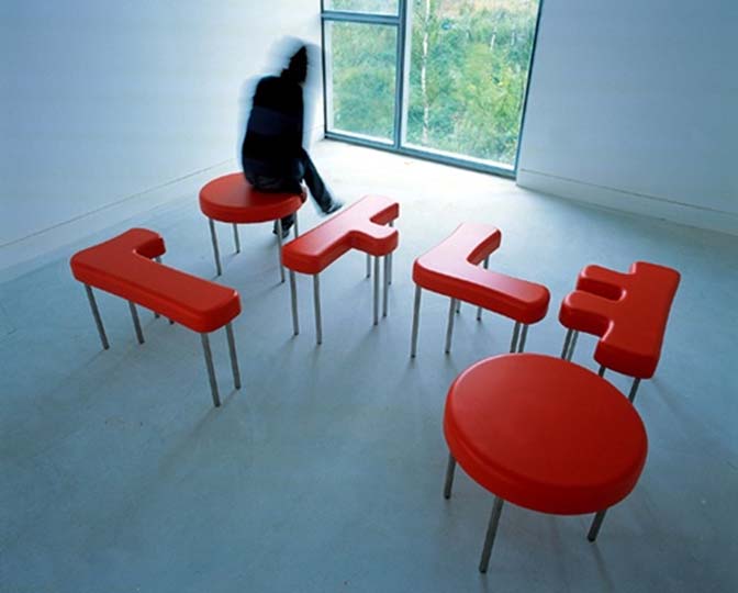 안녕-의자-mixed-media-320x160x50cm-2004