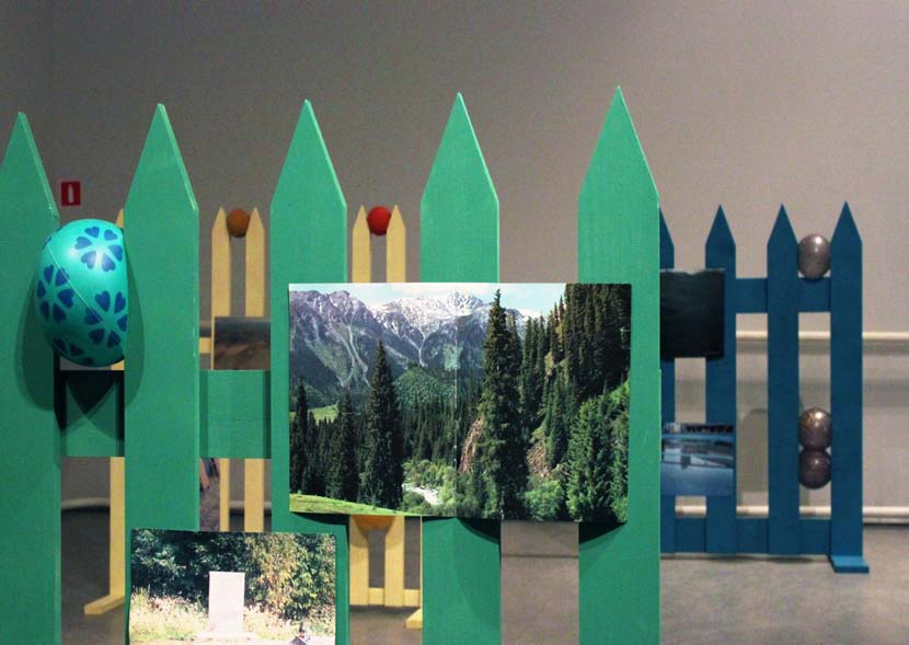 Installation-of-three-objects-2011