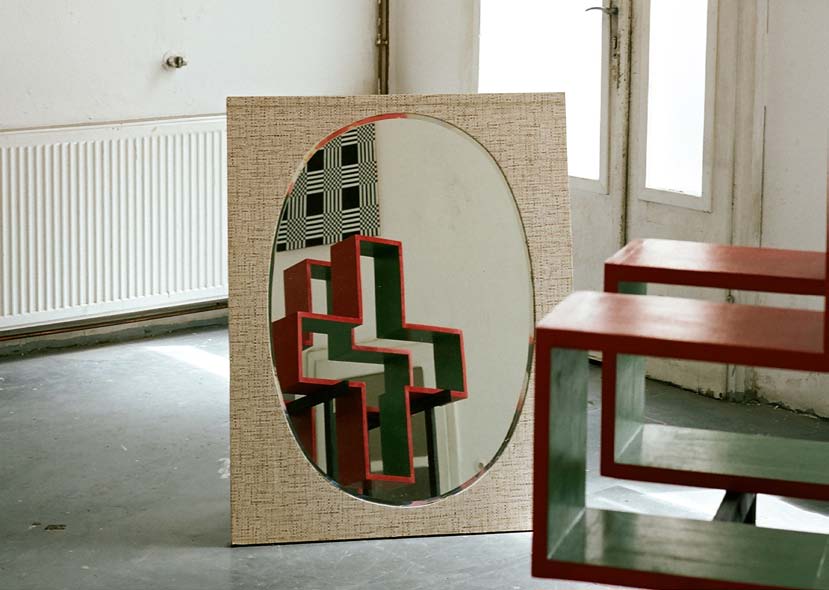 Installation-of-a-free-standing-object-two-objects-on-the-wall-and-a-mirror-2011