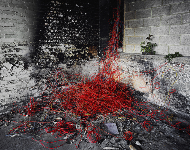 The-electronic-wires-2005125x100cm-C-print