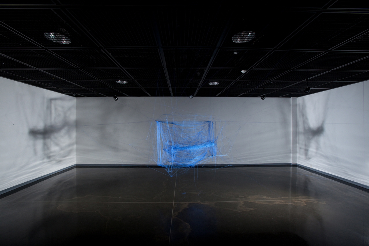A-Piano-nylon-installation-in-Yooartspace-2009